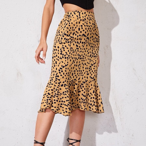 SHEIN Dresses & Skirts - SHEIN spotted Dalmatian skirt
